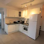 Serenity Heights Apartment: A Panoramic Haven Near Old Town - Free Minibar * بوخارست