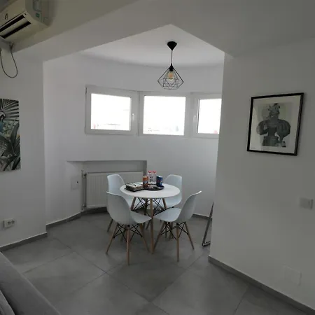 Serenity Heights Apartment: A Panoramic Haven Near Old Town - Free Minibar Apartmán Bukurešť